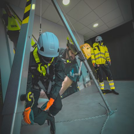 equipo de trabajos en alturas